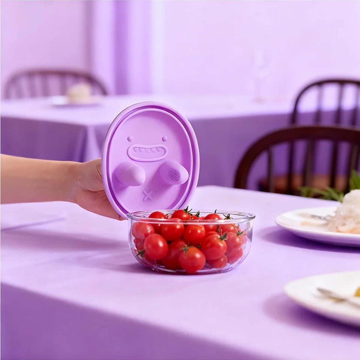 Mess-Free Snack Container