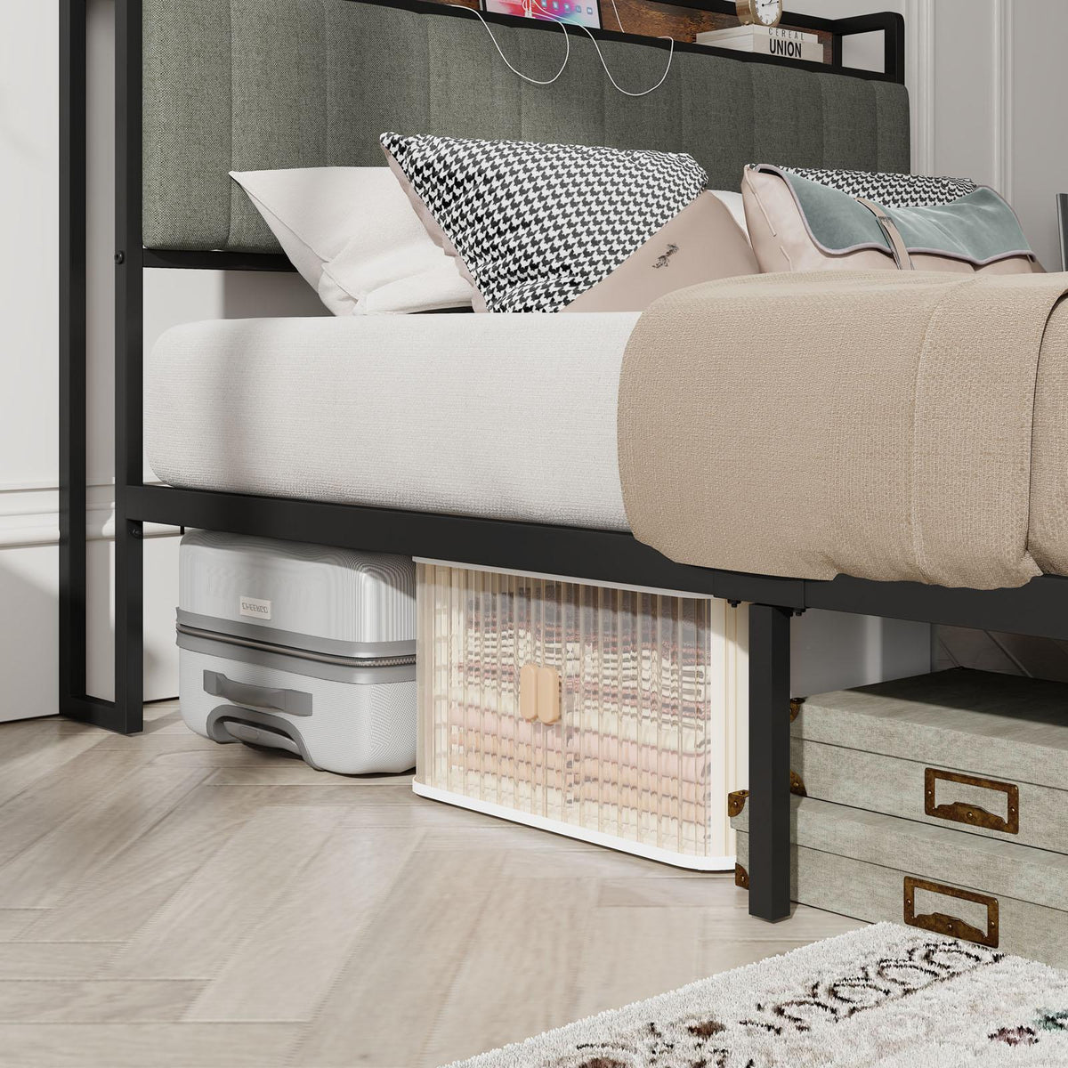 Estructura de cama matrimonial de metal con cabecera de carga.