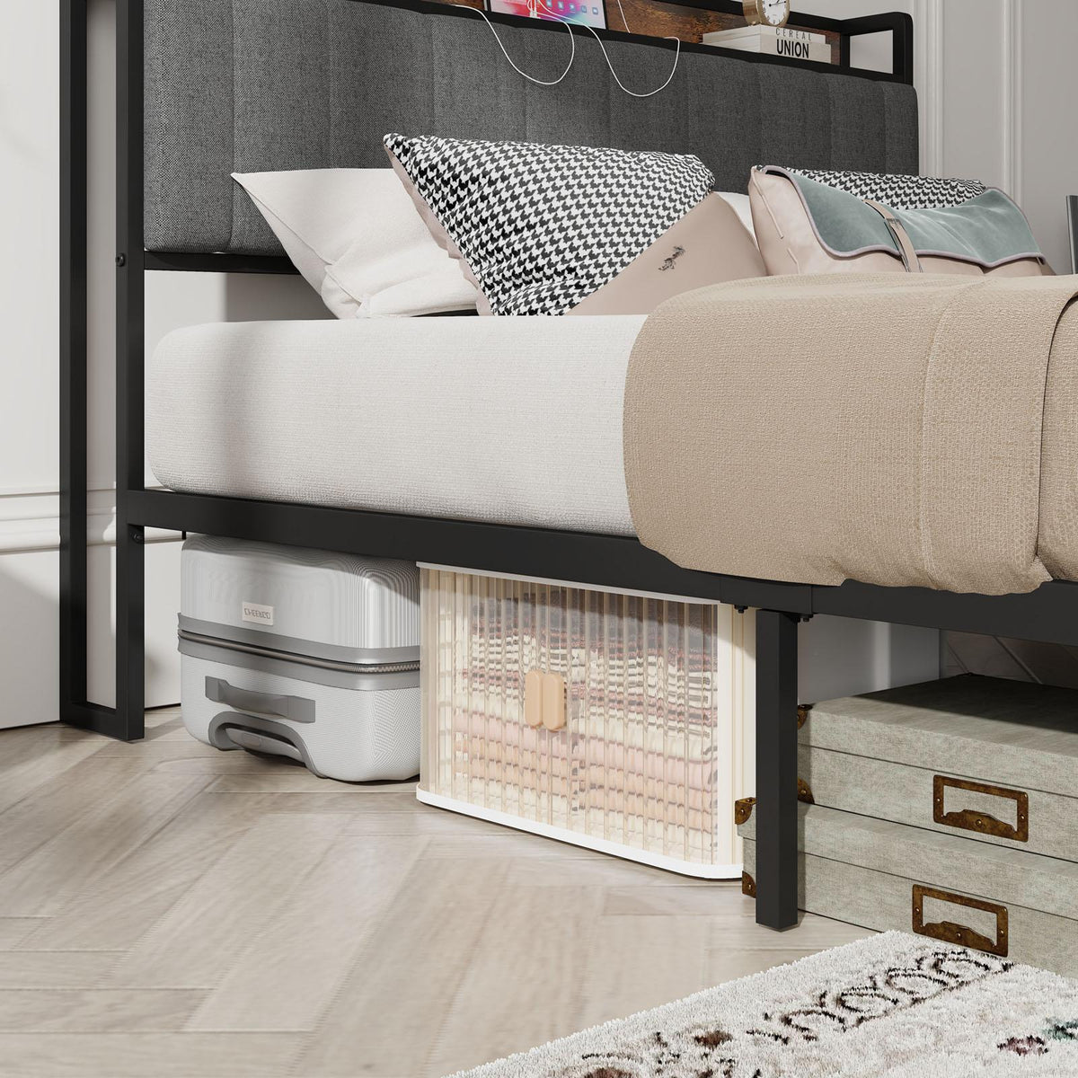 Estructura de cama matrimonial de metal con cabecera de carga.