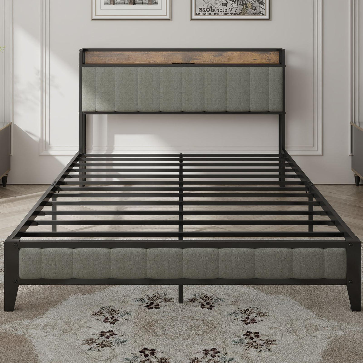Estructura de cama matrimonial de metal con cabecera de carga.